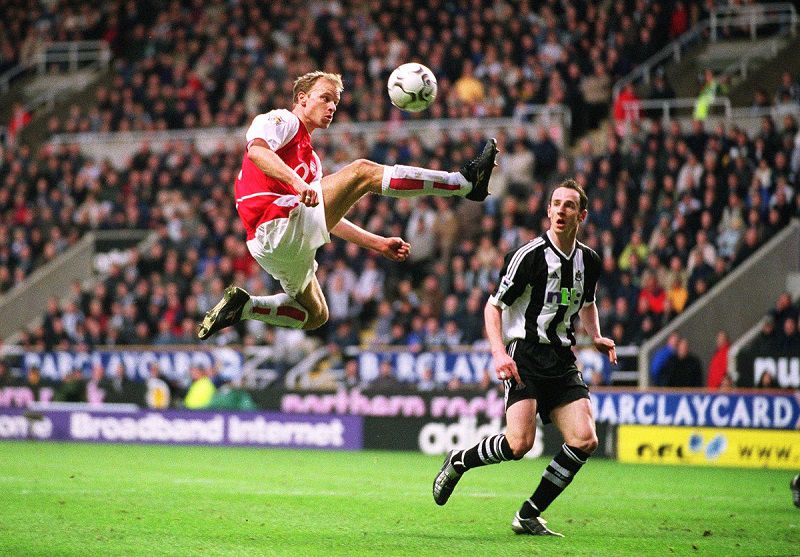 Dennis Bergkamp – Nghệ sĩ trên sân cỏ