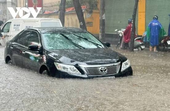 Âm thanh động cơ và phản hồi khi lái thử